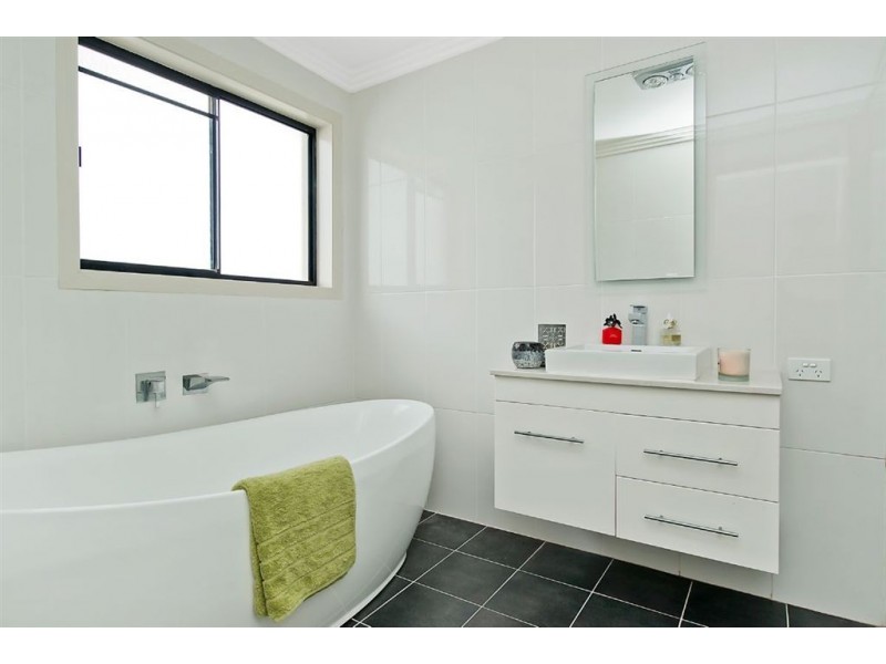 4 The Bowsprit, Runaway Bay QLD 4216