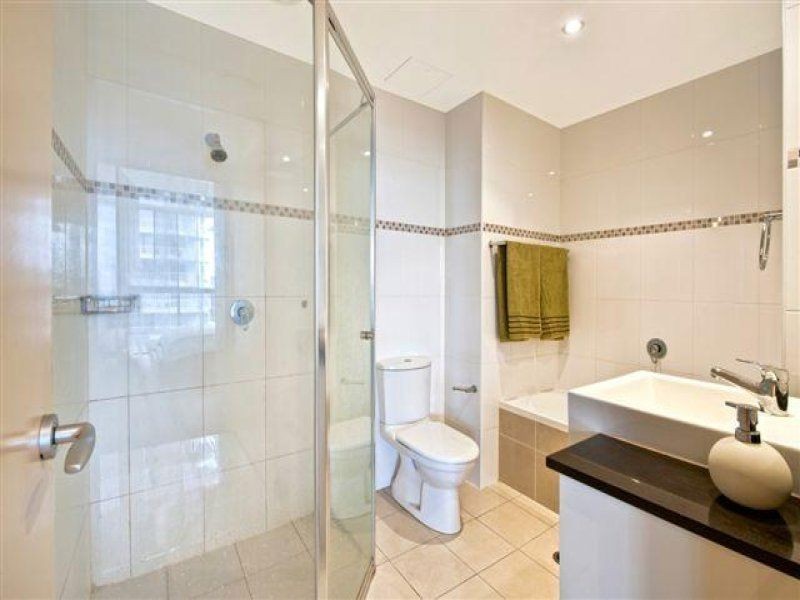 18 Cypress Avenue, Surfers Paradise QLD 4217