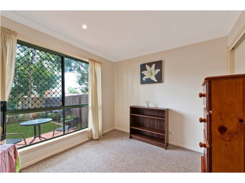 1/3-5 Bradford Street, Labrador QLD 4215