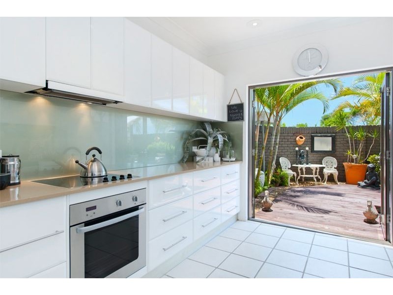 44 Markeri Street, Mermaid Waters QLD 4218