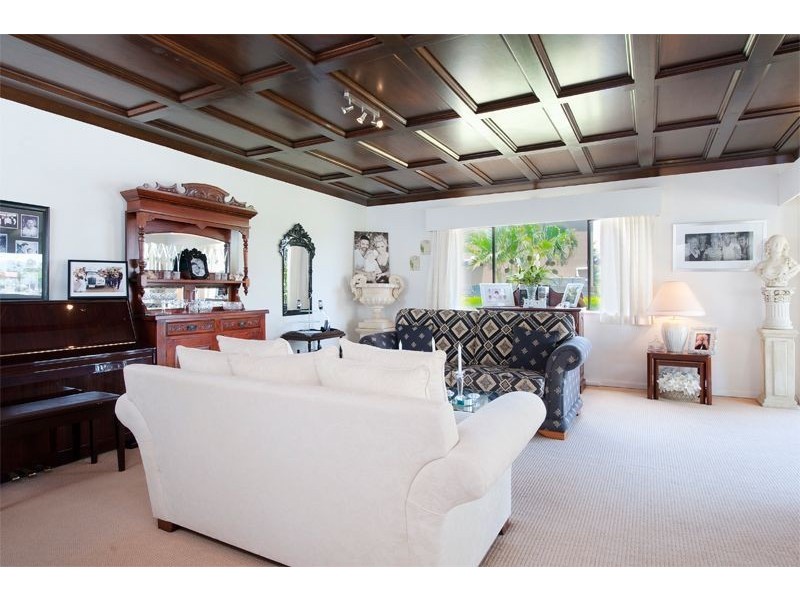 44 Markeri Street, Mermaid Waters QLD 4218