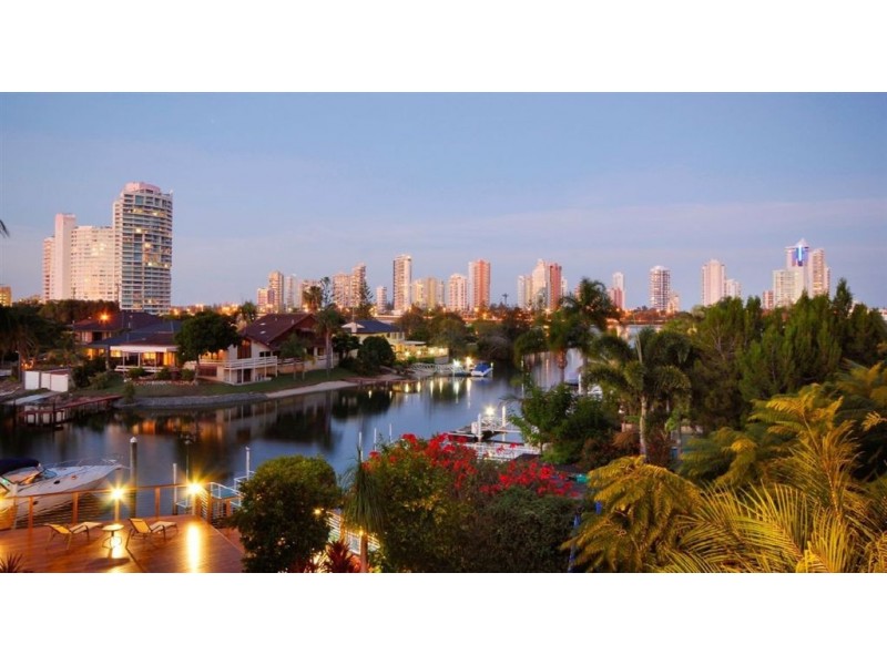 19 Wildash St, Southport QLD 4215