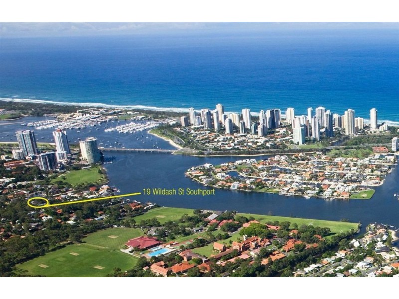 19 Wildash St, Southport QLD 4215