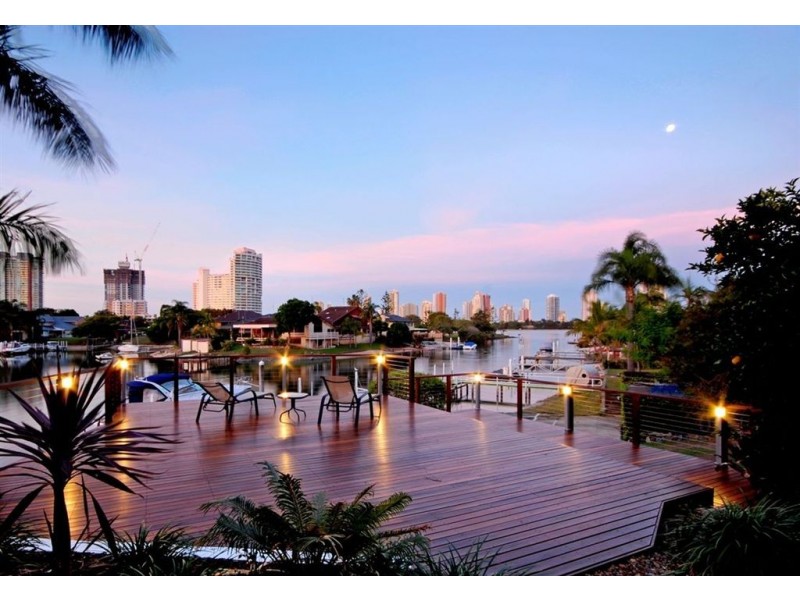 19 Wildash St, Southport QLD 4215