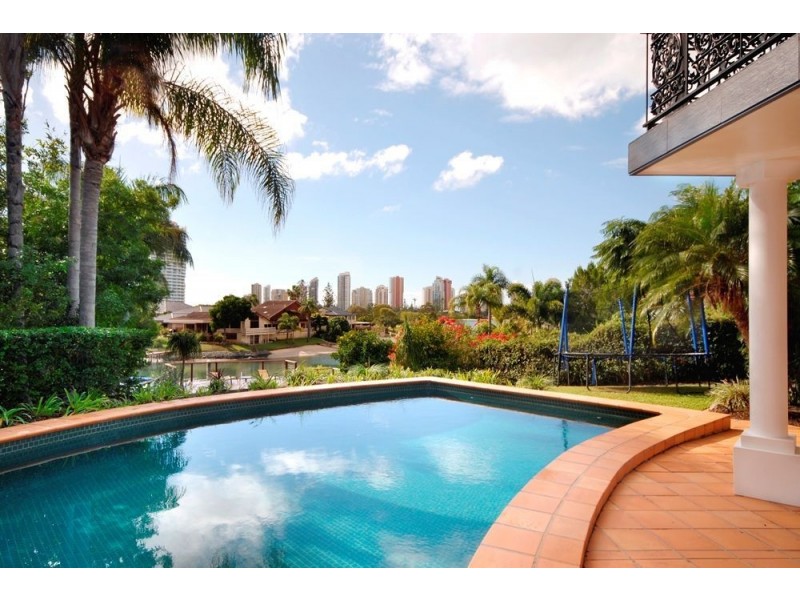 19 Wildash St, Southport QLD 4215