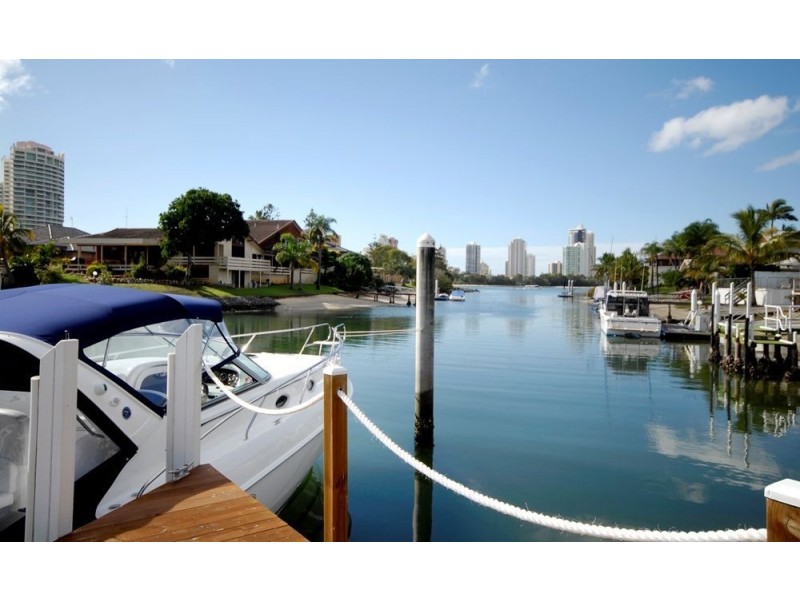 19 Wildash St, Southport QLD 4215