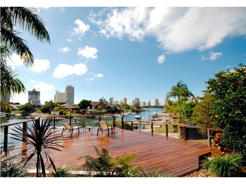 19 Wildash St, Southport QLD 4215