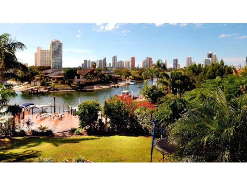 19 Wildash St, Southport QLD 4215