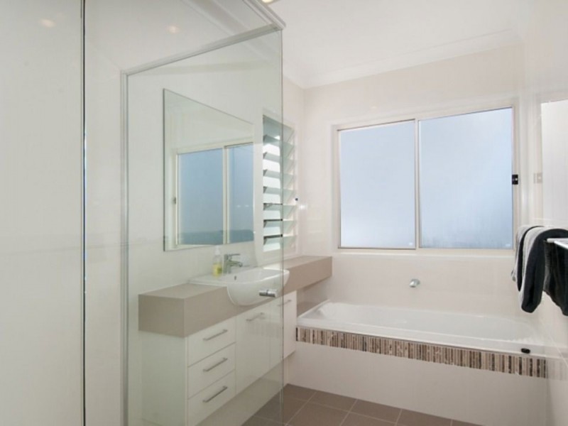 1/57 Avanti Street, Mermaid Waters QLD 4218