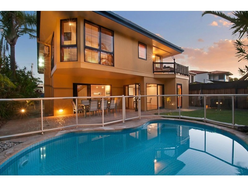 11 Seabeach Avenue, Mermaid Beach QLD 4218