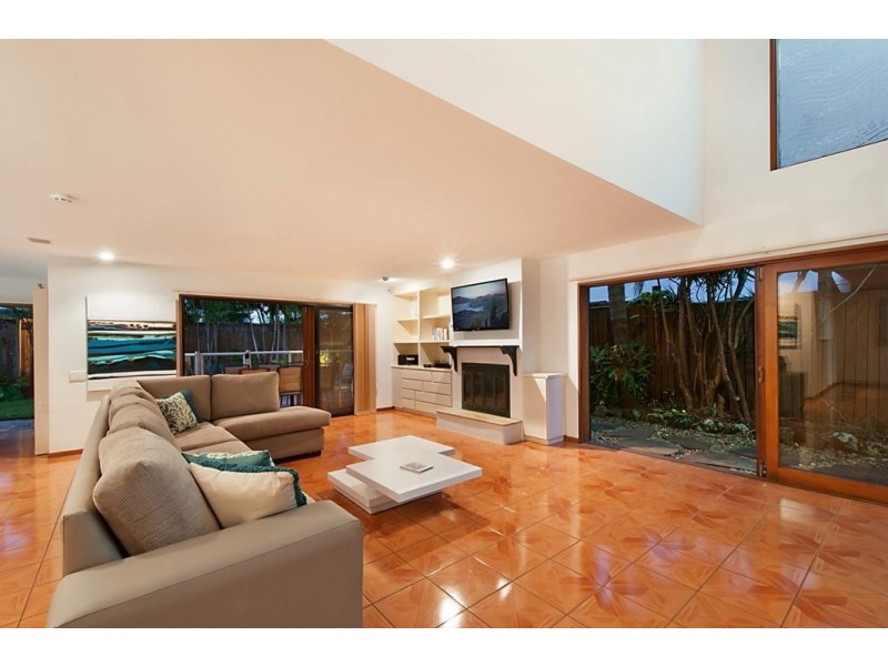 11 Seabeach Avenue, Mermaid Beach QLD 4218