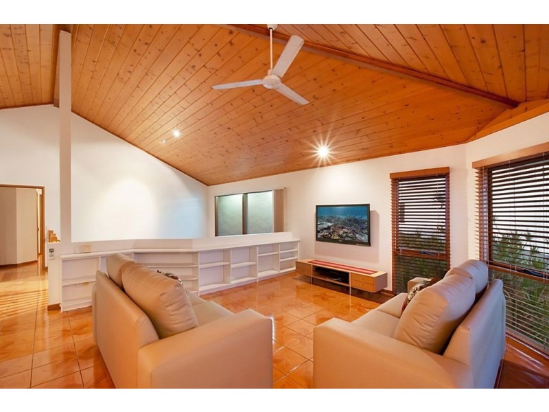 11 Seabeach Avenue, Mermaid Beach QLD 4218