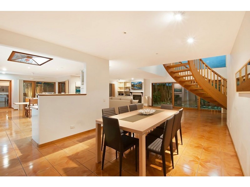 11 Seabeach Avenue, Mermaid Beach QLD 4218