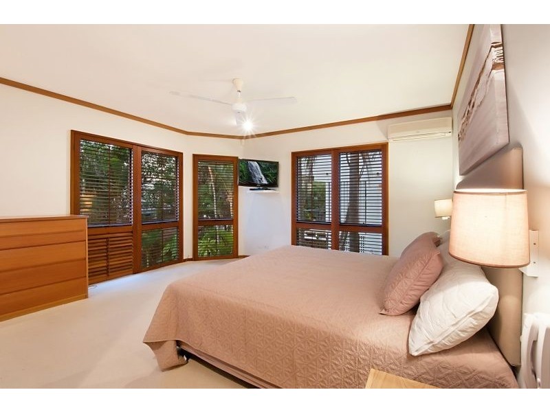 11 Seabeach Avenue, Mermaid Beach QLD 4218