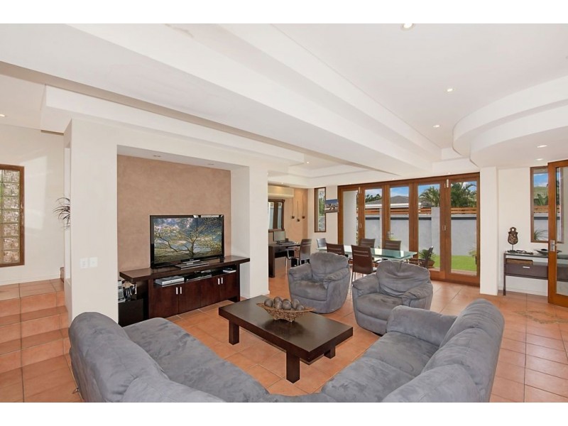 1 Bahia Court, Broadbeach Waters QLD 4218