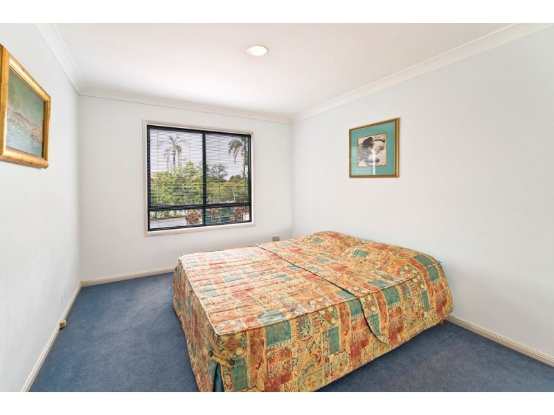 1/125 Santa Cruz Blvd, Clear Island Waters QLD 4226