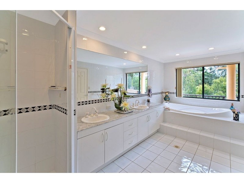 1/125 Santa Cruz Blvd, Clear Island Waters QLD 4226