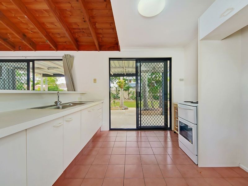 3 Oceanic Drive, Mermaid Waters QLD 4218