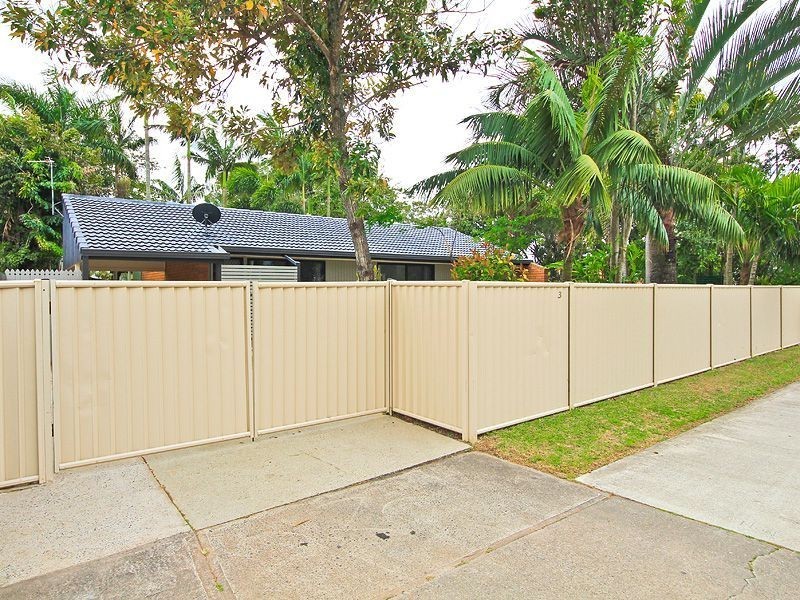 3 Oceanic Drive, Mermaid Waters QLD 4218