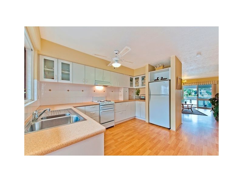 8/15-21 Hooker Blvd, Broadbeach Waters QLD 4218