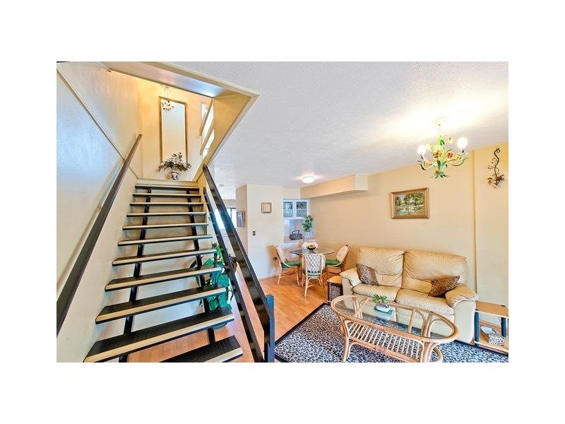 8/15-21 Hooker Blvd, Broadbeach Waters QLD 4218