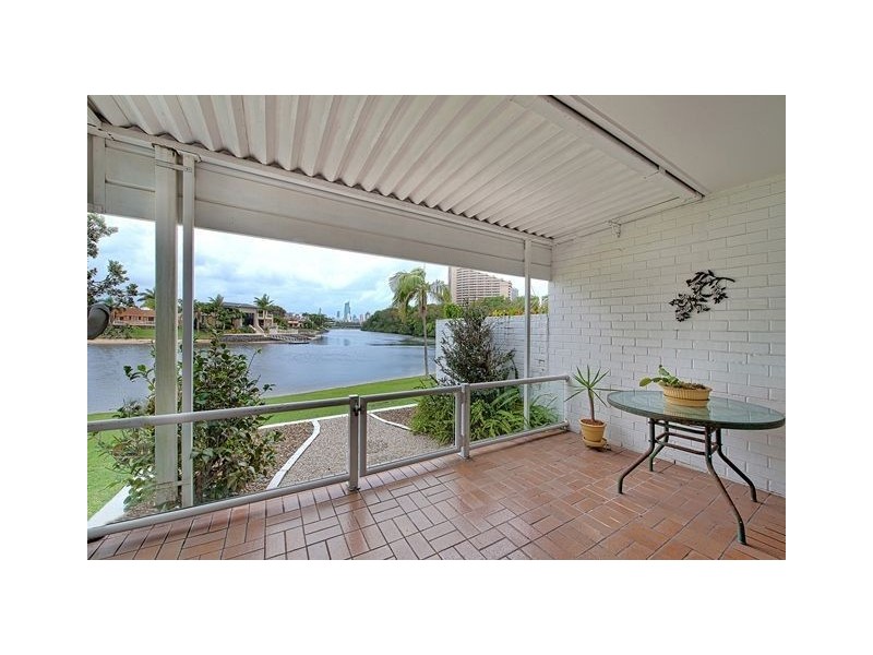 8/15-21 Hooker Blvd, Broadbeach Waters QLD 4218