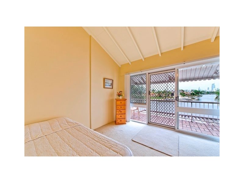 8/15-21 Hooker Blvd, Broadbeach Waters QLD 4218