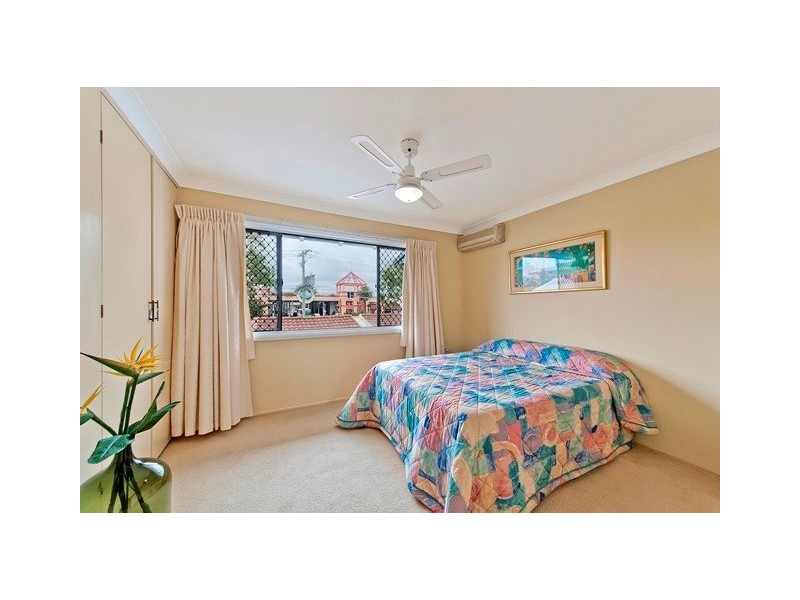 8/15-21 Hooker Blvd, Broadbeach Waters QLD 4218