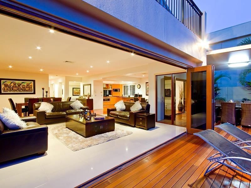 13 La Spezia Court, Isle Of Capri QLD 4217