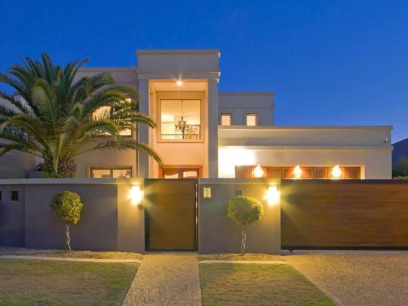 13 La Spezia Court, Isle Of Capri QLD 4217