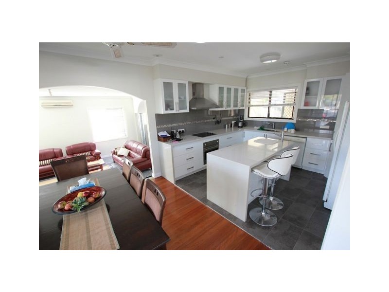 85 Monaco Street, Broadbeach Waters QLD 4218