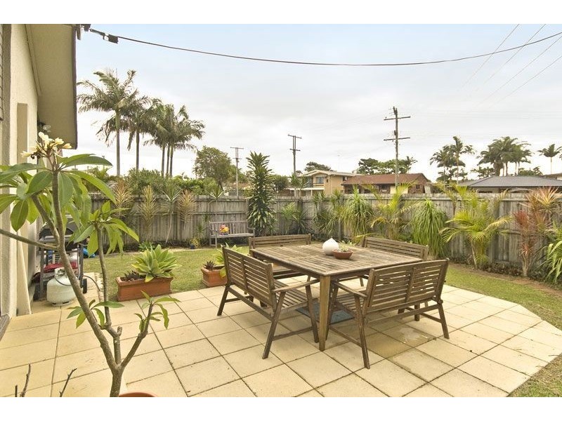 2/1 Snipe Street, Miami QLD 4220