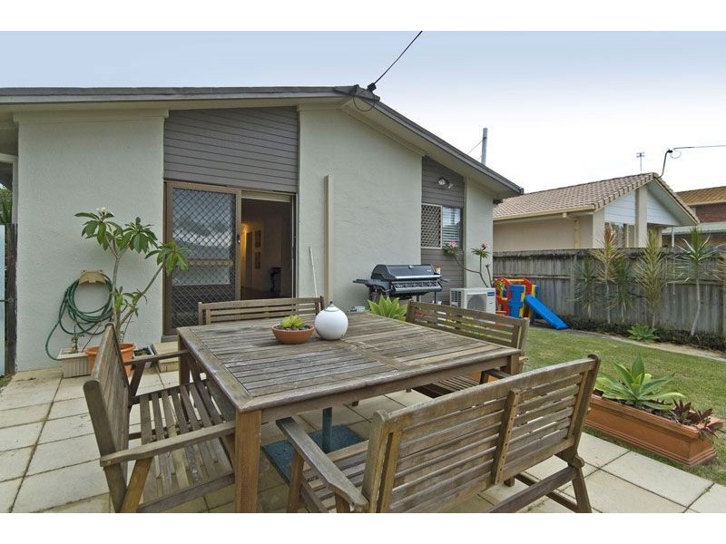 2/1 Snipe Street, Miami QLD 4220