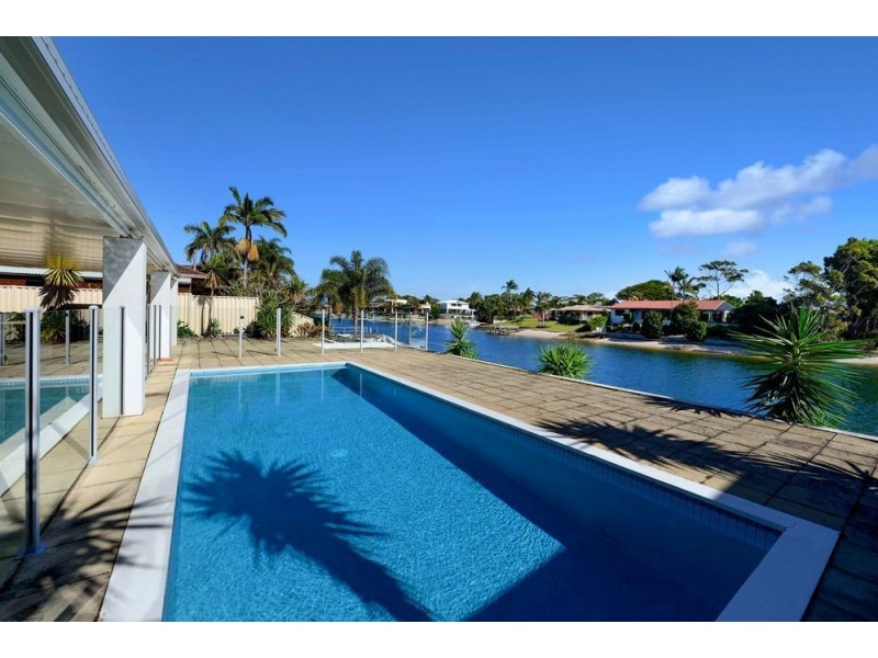 22 Welby Street, Broadbeach Waters QLD 4218