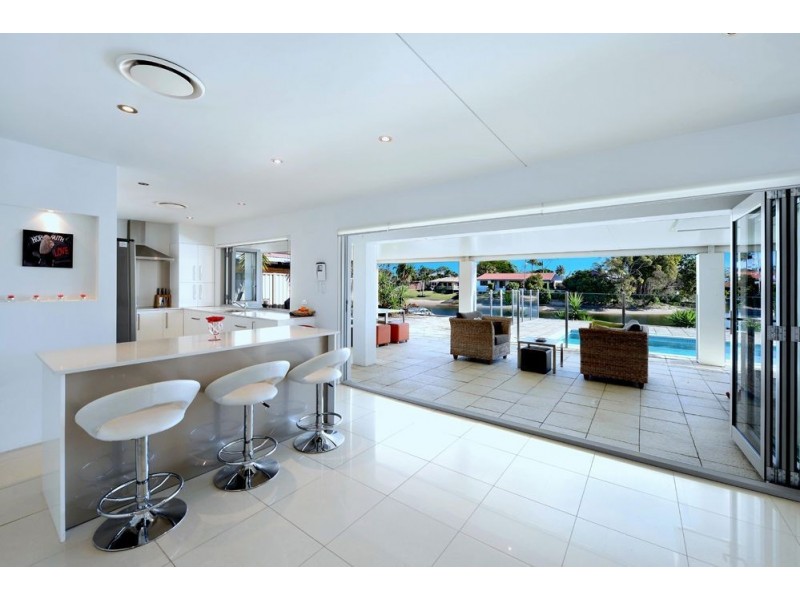 22 Welby Street, Broadbeach Waters QLD 4218