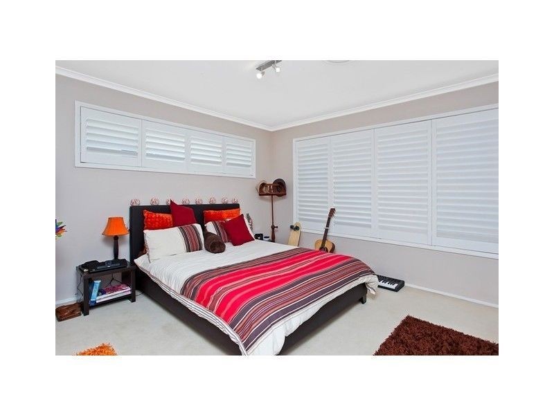 22 Welby Street, Broadbeach Waters QLD 4218