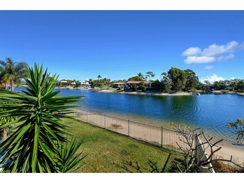 22 Welby Street, Broadbeach Waters QLD 4218