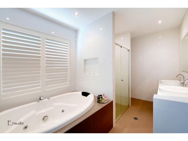 22 Welby Street, Broadbeach Waters QLD 4218