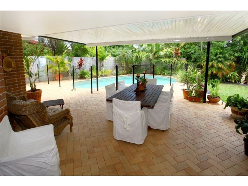 6 Leeway Place, Clear Island Waters QLD 4226