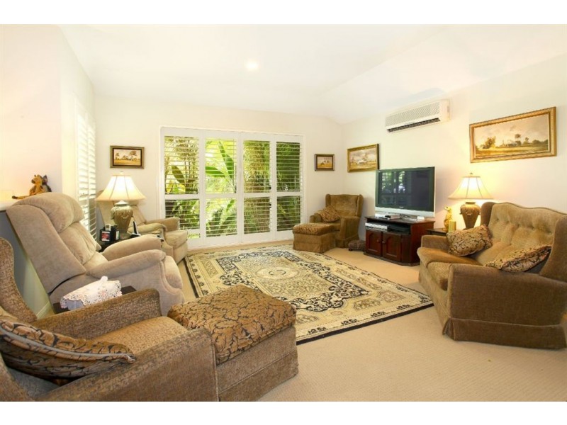 6 Leeway Place, Clear Island Waters QLD 4226