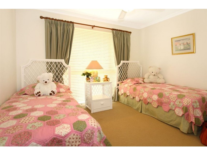 6 Leeway Place, Clear Island Waters QLD 4226