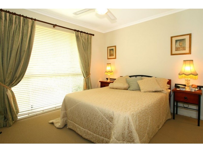 6 Leeway Place, Clear Island Waters QLD 4226