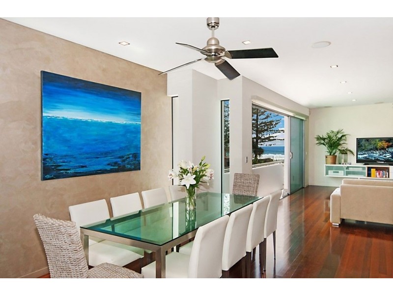 2/4 Ninth Avenue, Palm Beach QLD 4221