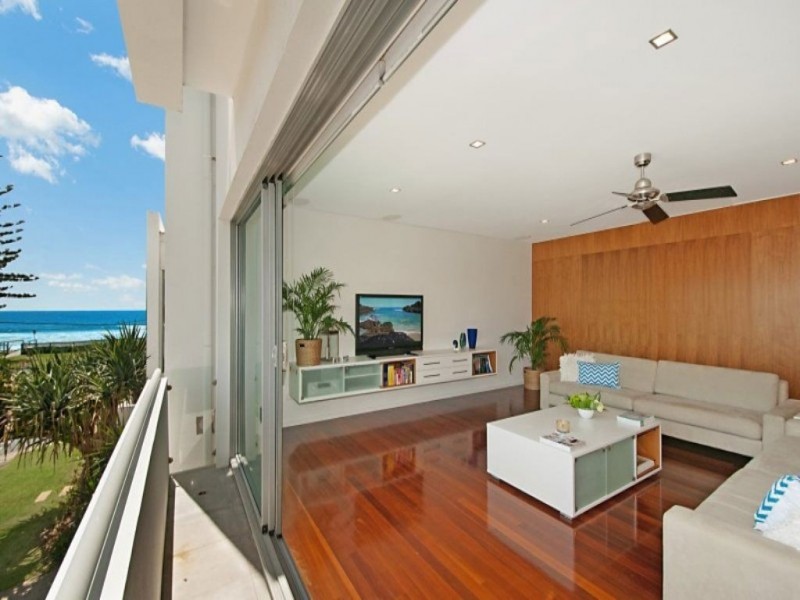 2/4 Ninth Avenue, Palm Beach QLD 4221