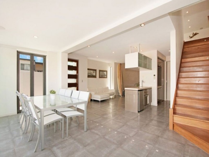 2/4 Ninth Avenue, Palm Beach QLD 4221