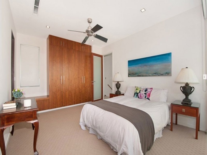 2/4 Ninth Avenue, Palm Beach QLD 4221