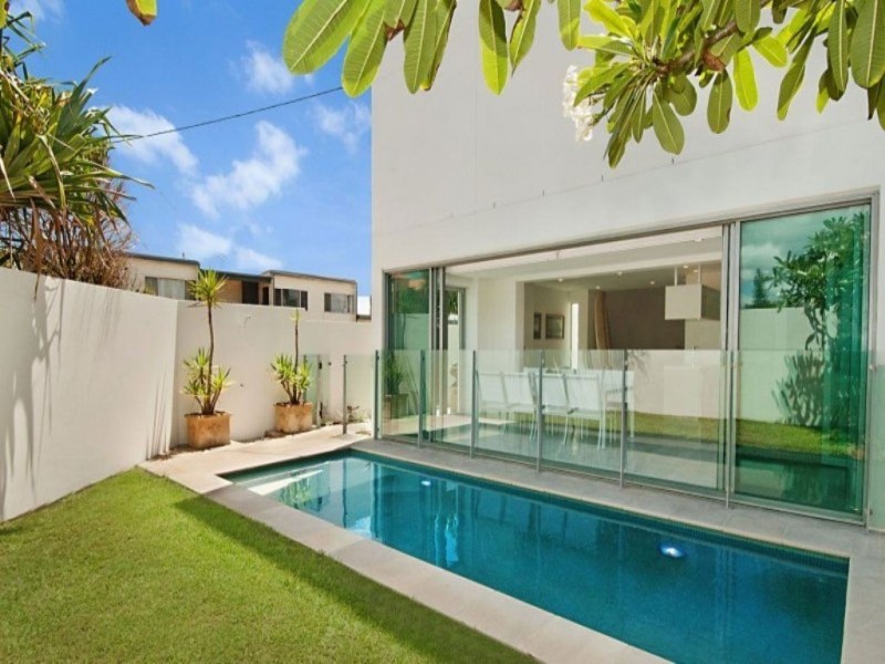 2/4 Ninth Avenue, Palm Beach QLD 4221