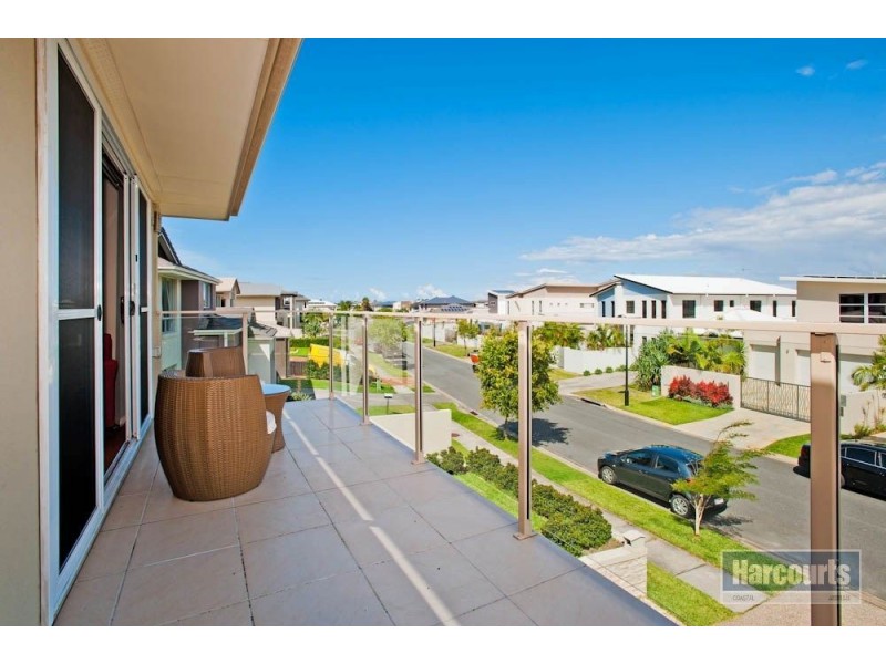92 Compass Drive, Biggera Waters QLD 4216