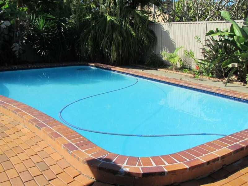 8 Waitomo Street, Broadbeach Waters QLD 4218