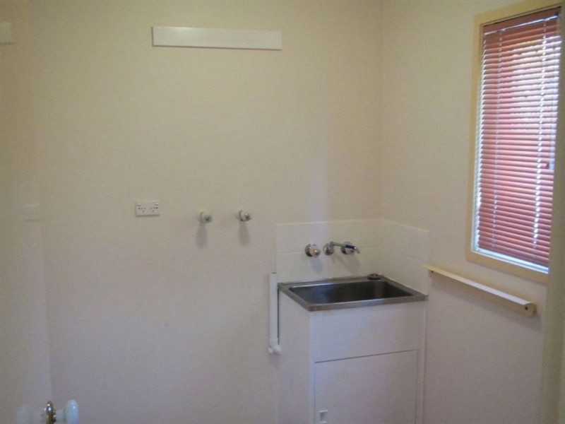 8 Waitomo Street, Broadbeach Waters QLD 4218